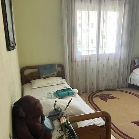 Flat In Center Of بيت للعطل فلورا